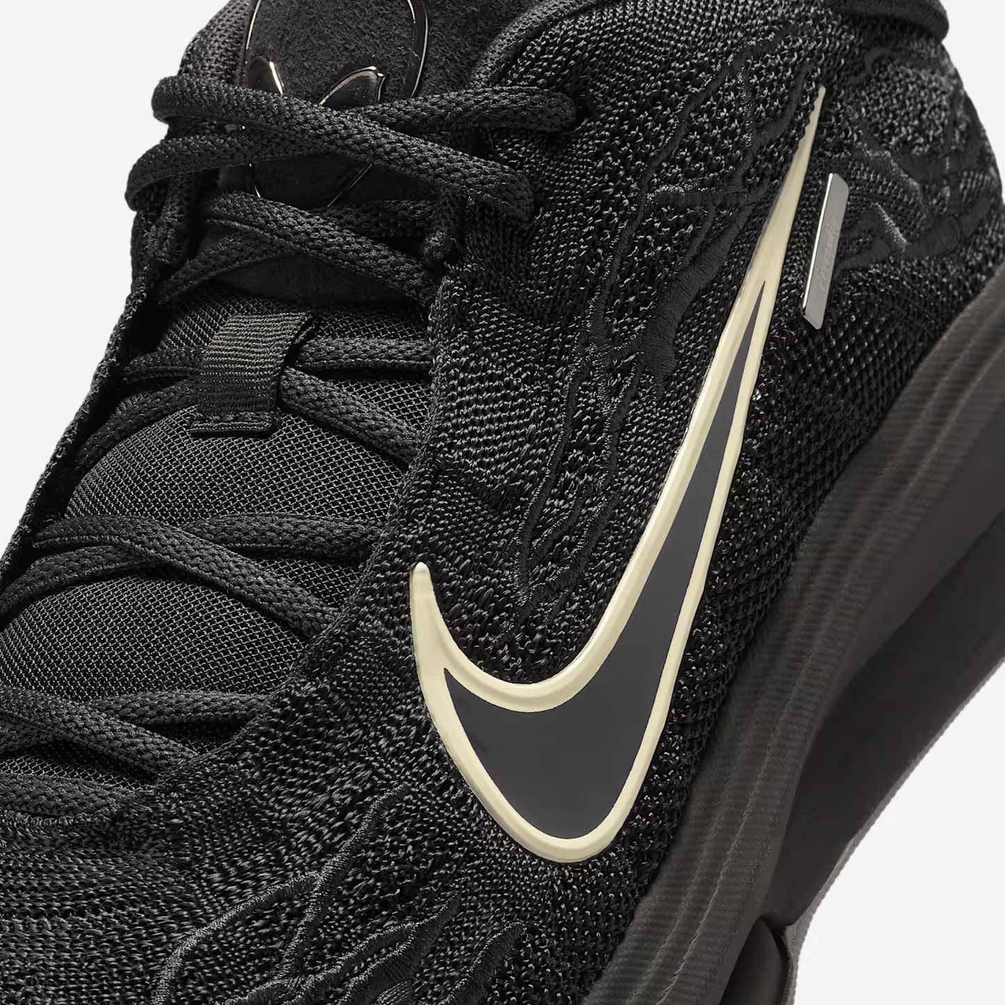 NIKE G.T. HUSTLE 3