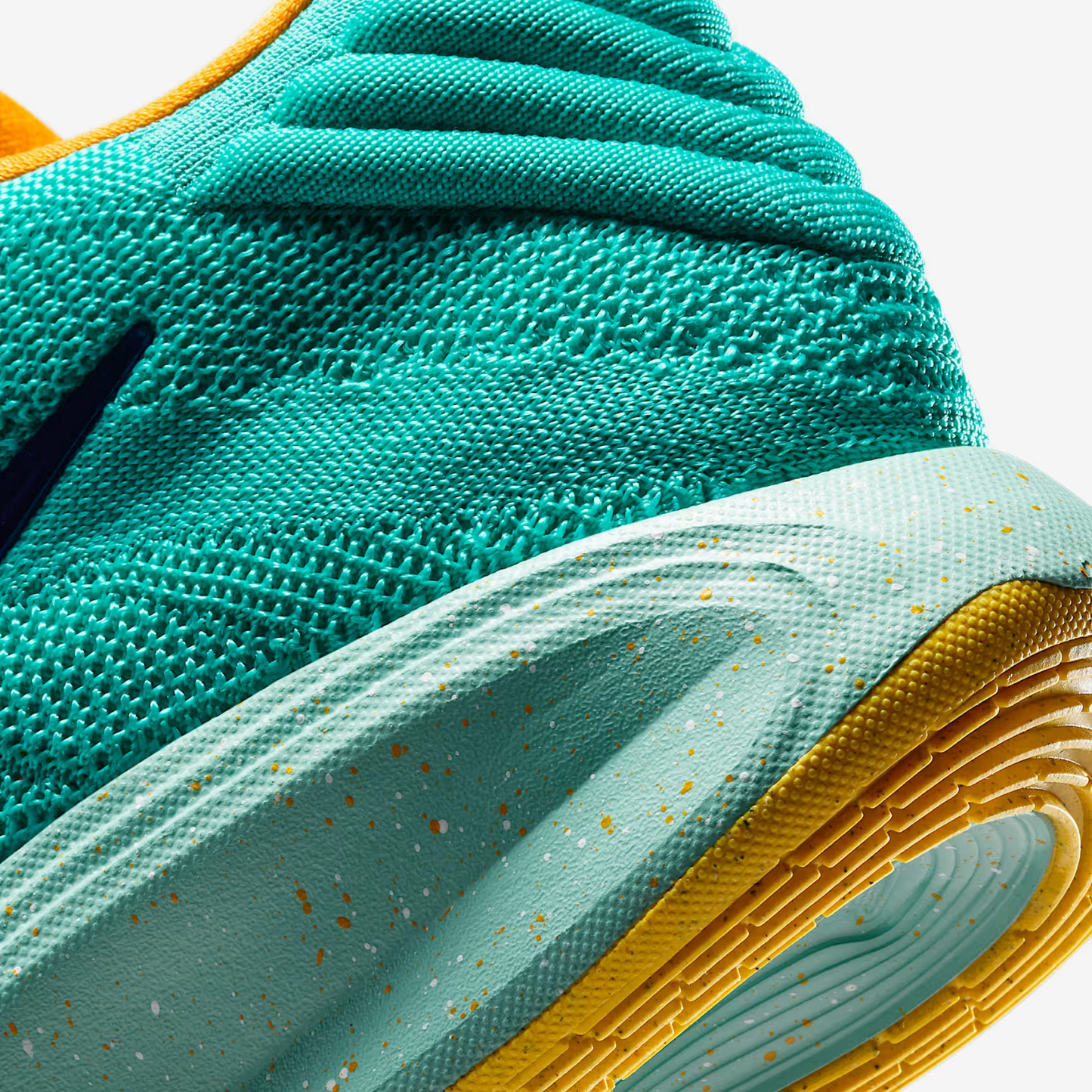 NIKE G.T. HUSTLE 3