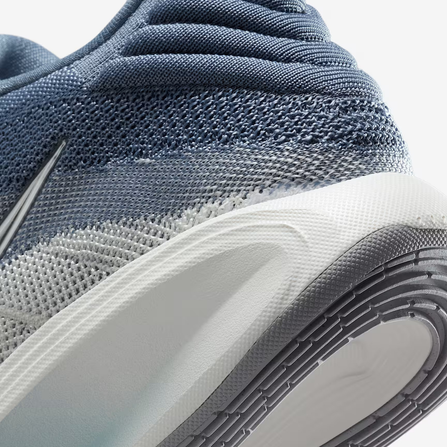 NIKE G.T. HUSTLE 3